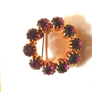 Vintage Purple Prong Set Rhinestone Wreath Pin Brooch EUC